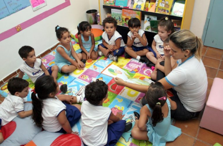 Leia mais sobre o artigo Roseli de Deus Lopes: “A criança nasce cientista. É a escola que a silencia”