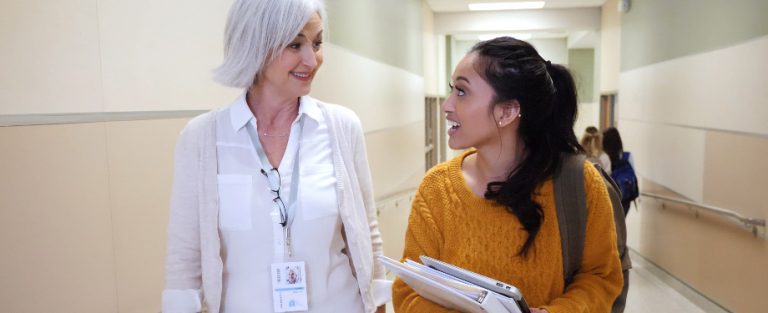 Leia mais sobre o artigo Atendimento humanizado na educação: como pode impactar pais e alunos?