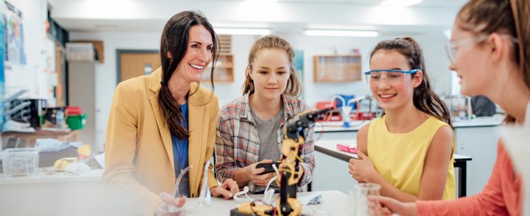 Leia mais sobre o artigo Como será a sala de aula do futuro e como preparar minha instituição?