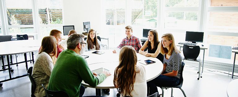Leia mais sobre o artigo O que é gestão de pessoas na educação e como montar a sua equipe?
