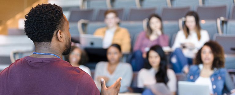 Leia mais sobre o artigo Como ser persuasivo em gestão escolar? Confira 4 melhores dicas