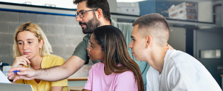 Leia mais sobre o artigo 5 dicas para manter a motivação dos alunos e evitar a evasão usando a tecnologia